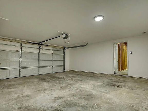 4th image of 2683 Mariner Way