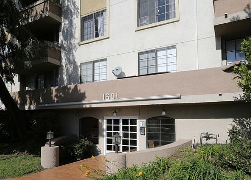 2nd image of 1601 Venice Blvd