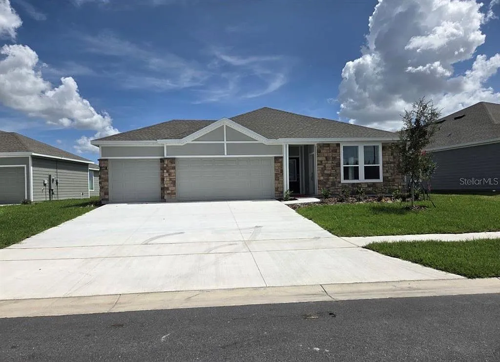 3 bed, 2.0 bath, 2000 sqft, $2,100 — Photo 1