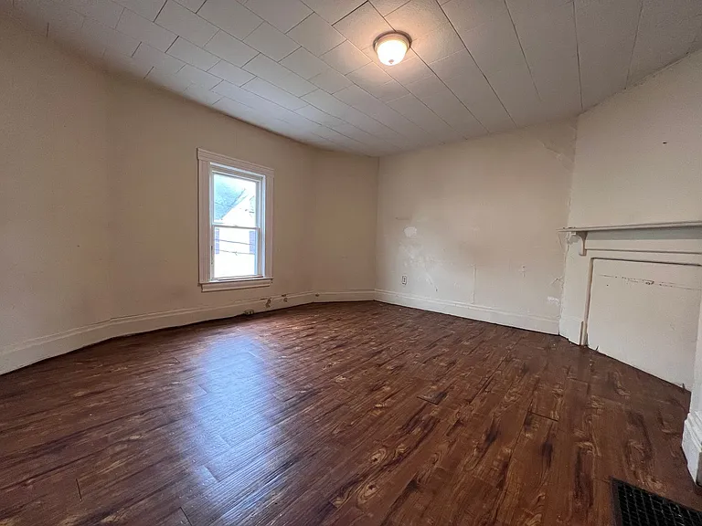 445 Baird Street — Photo 11
