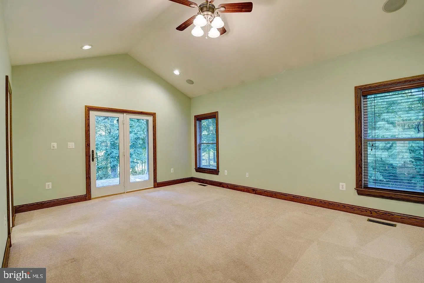 4 bed, 2.5 bath, 2963 sqft, $4,500 — Photo 3