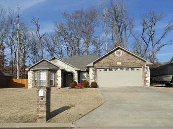 1st image of 2524 Red Oak Dr