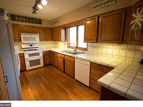 5th image of 311 W 1st St