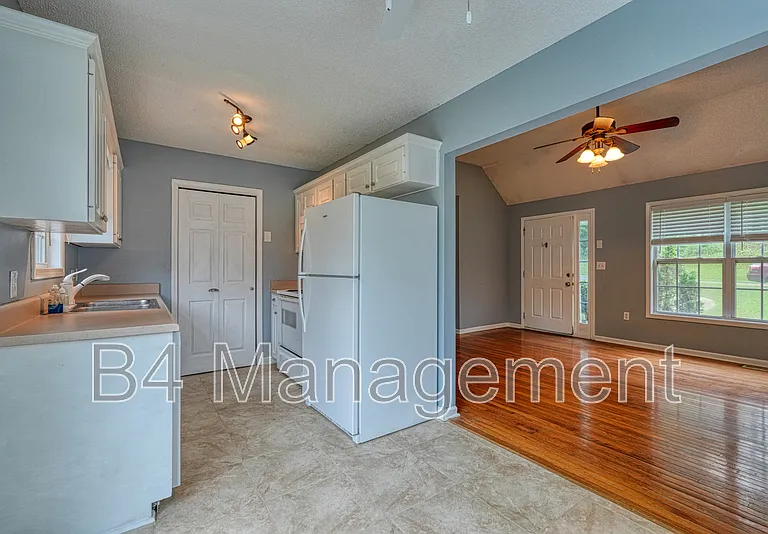 208 Cotton Creek Dr — Photo 13