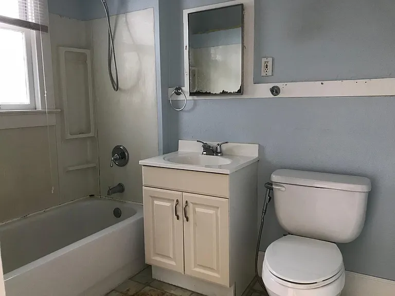 1105 Highland St N #1 — Photo 9