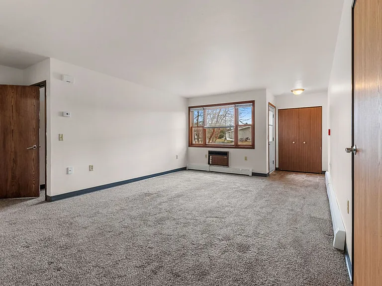 Hickory Drive and Pinecrest Apartments — Photo 30