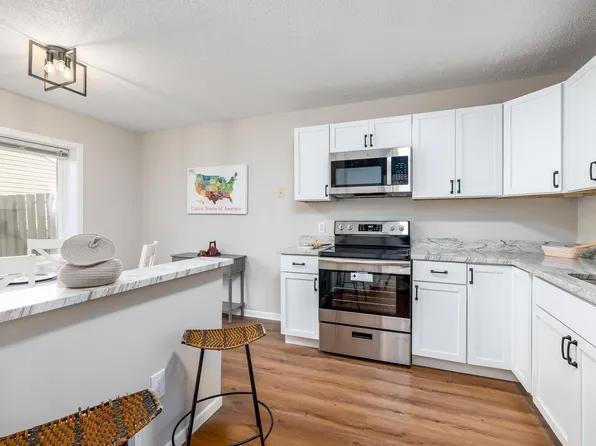 4480 McColl Dr, Savage, MN 55378