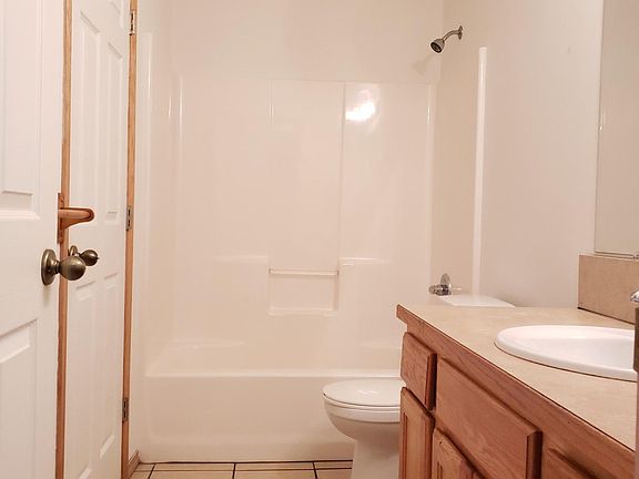 Bathroom w/ Jack/ Jill Entry; Tile Floors