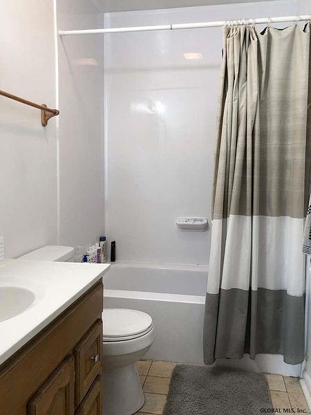 2nd image of 1115-1117 RAYMOND Road