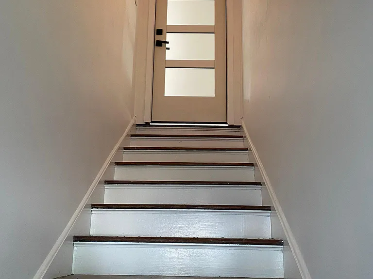 318 E Ridgeway St — Photo 2