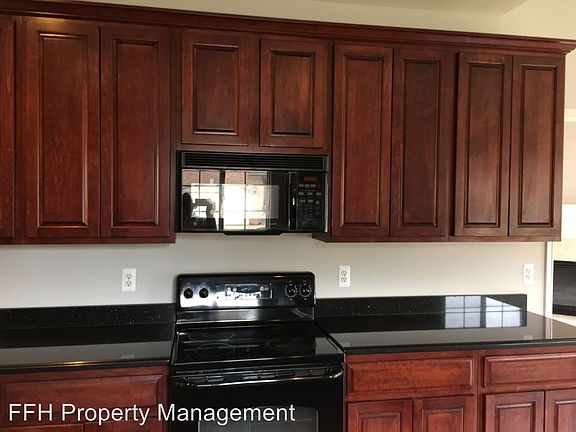 4th image of 2490 Kentwood Dr