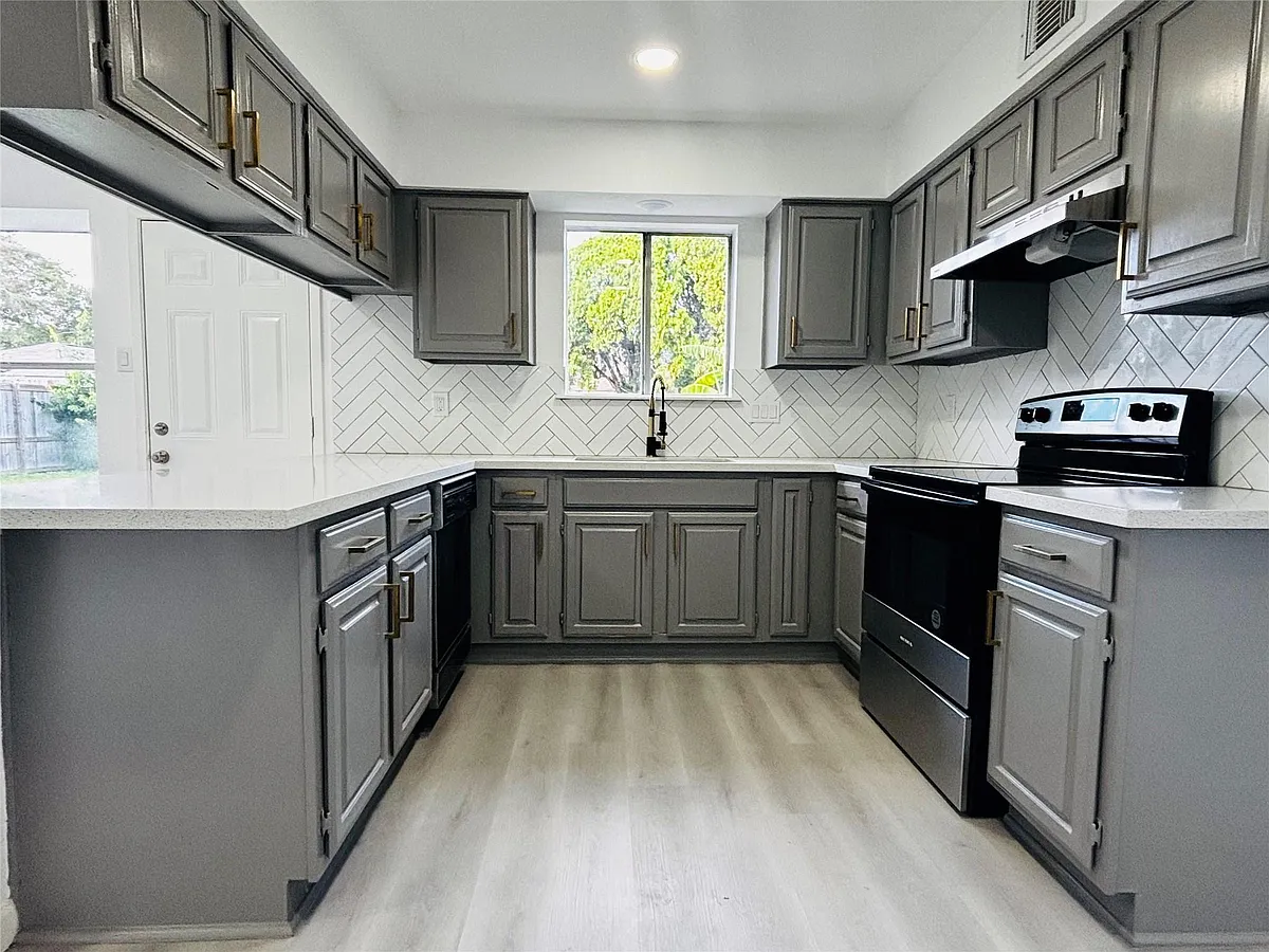 Building Photo - 16246 Los Altos Dr