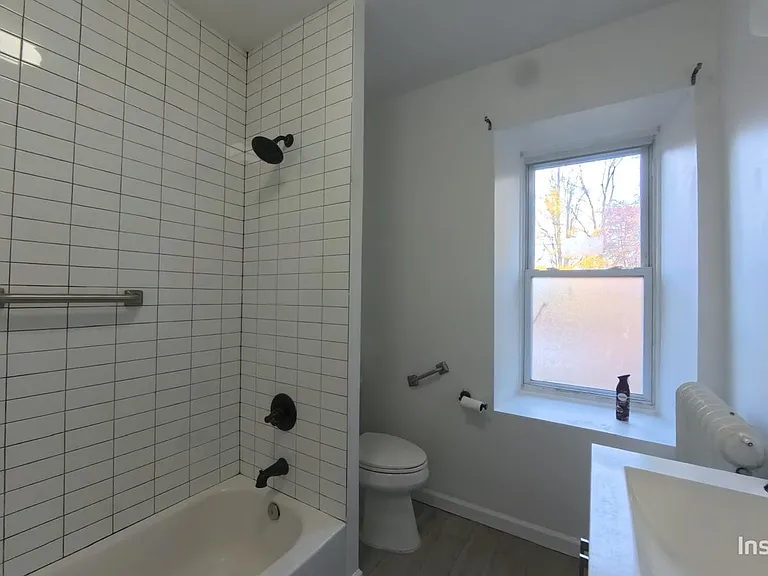 90 E Johnson St #1RR — Photo 9