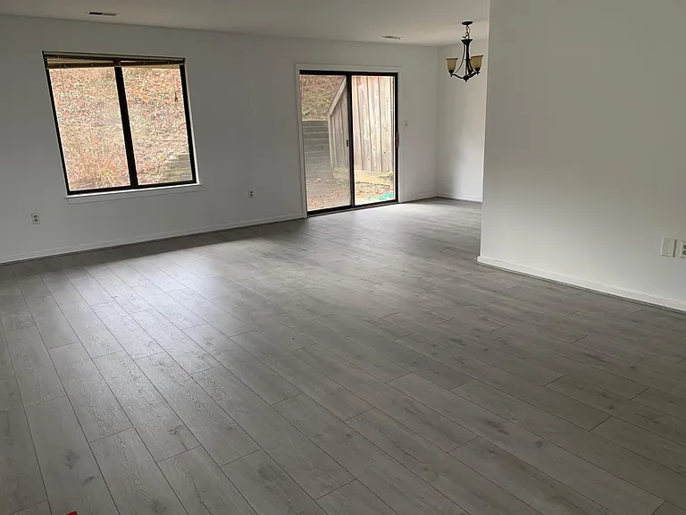 470 Lynetree Dr #22-C — Photo 2