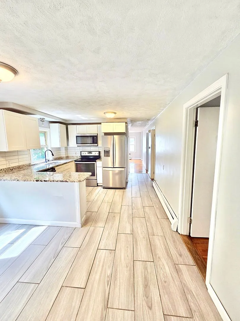 *Providence/Mt. Pleasant Updated Single Family Sign On Special - $500 Off First Month's Rent - $2... — Photo 4