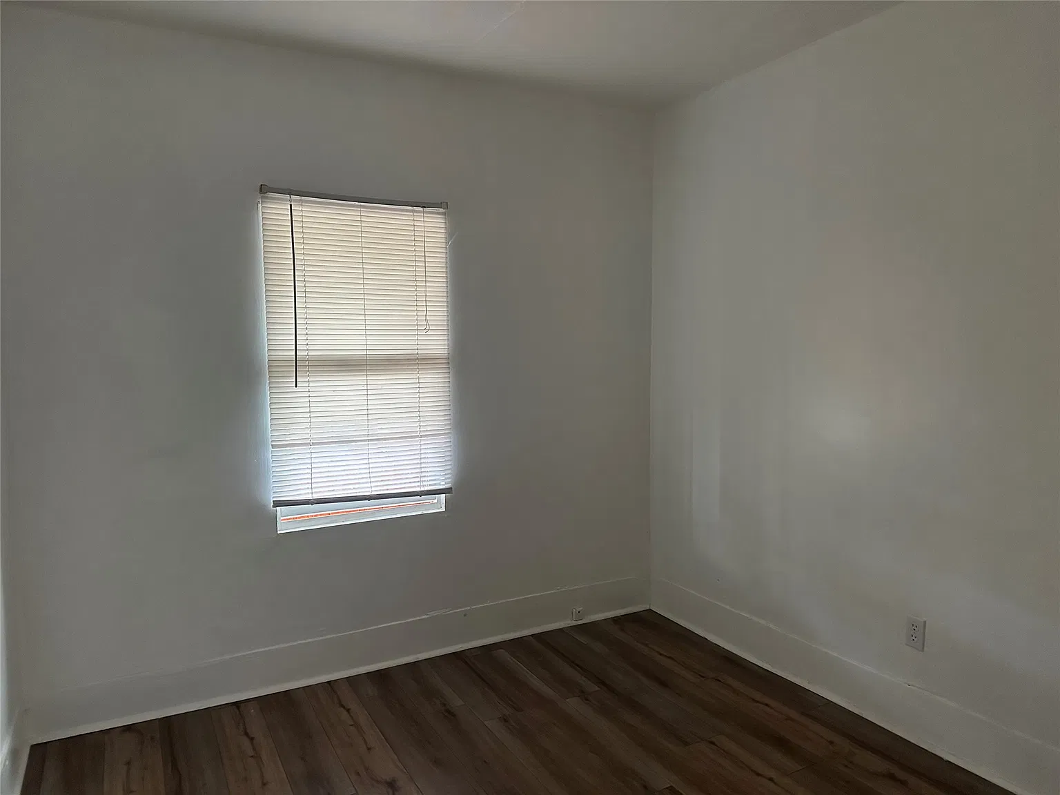 3 bed, 1.0 bath, 792 sqft, $925 — Photo 4