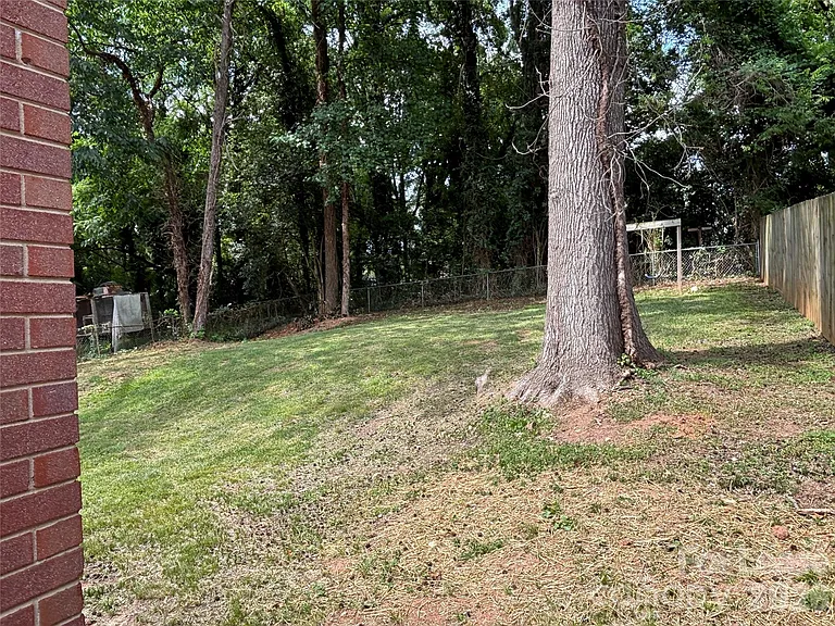2627 Dora Dr — Photo 39