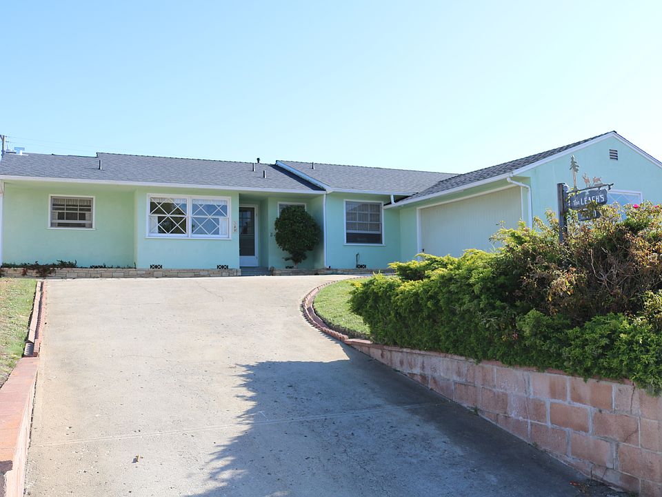 2nd image of 360 Hassett Ct