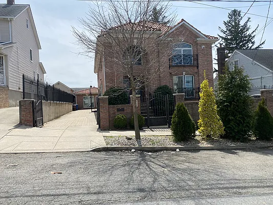 Rented by E Realty International Corp | media 25