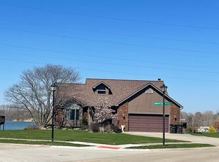 1630 Shoreview Dr, Fort Wayne, IN 46819