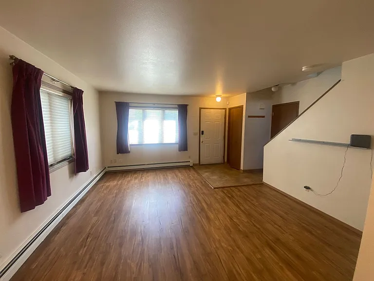 708 Perry St — Photo 2