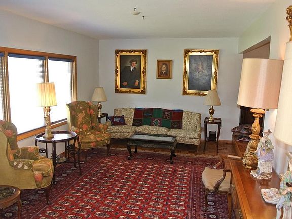 4th image of 2892 Silver St