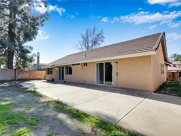 1044 Cogburn Ln — Photo 3