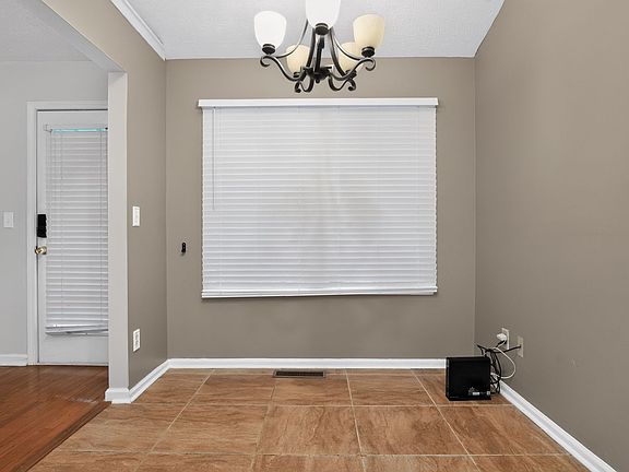 4th image of 2475 Meredith Walk