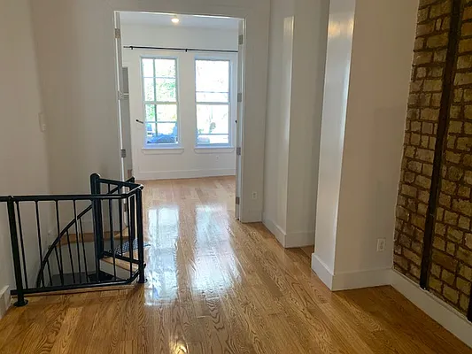 Rented by Premier Metro Realty Corp | media 28