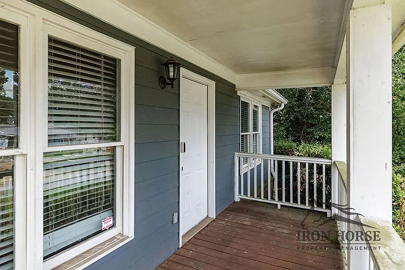 3 bed, 2.0 bath, $1,800 — Photo 2