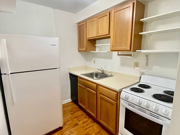 4th image of 400 Perrin St #402