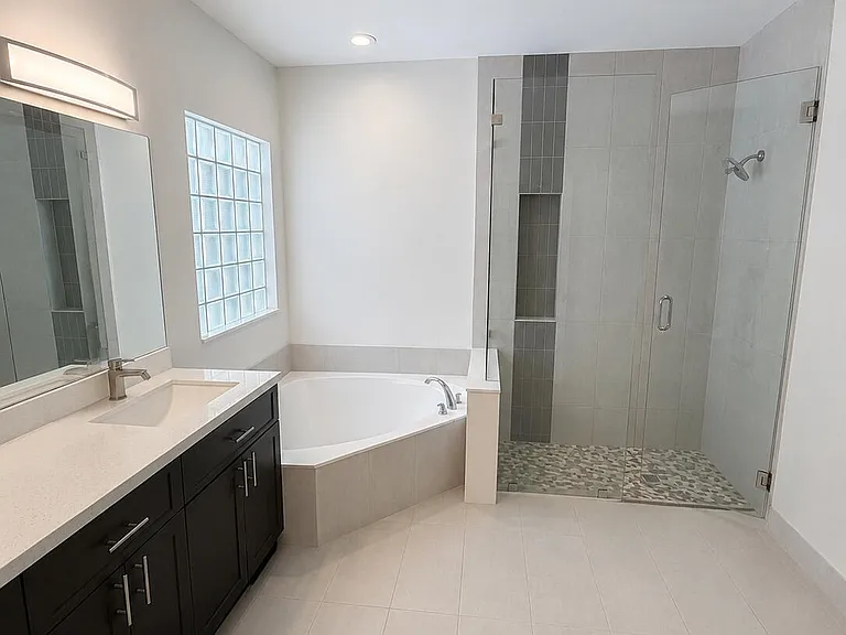 6330 NW 80th Dr — Photo 10