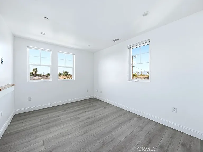 10538 La Reina Ave #4 — Photo 52