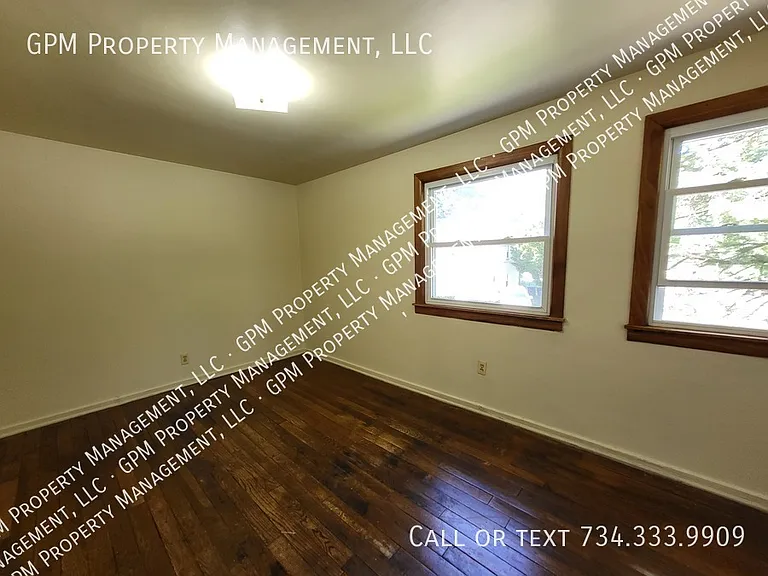 2040 Dryden St — Photo 9