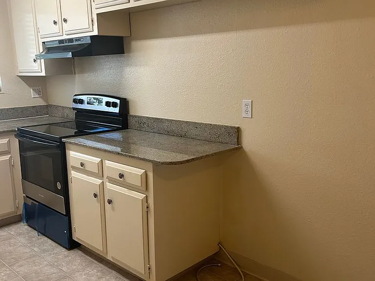341 E Alaska Ave — Photo 14