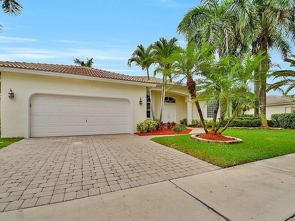 2nd image of 2528 Golf View Dr
