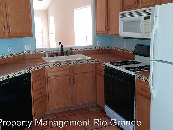 3rd image of 872 Avenida Pastoral NW