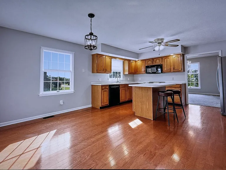 250 Savannah Dr #250 — Photo 13