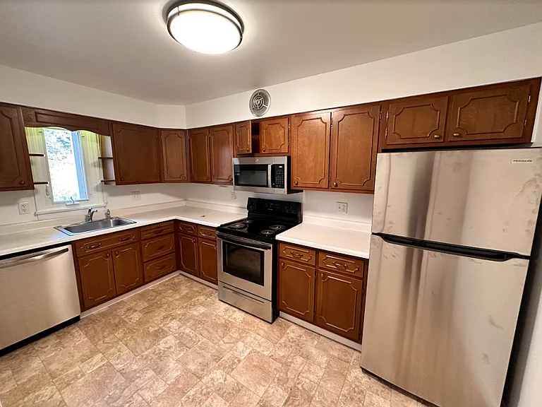 1307 Highland Ave — Photo 2