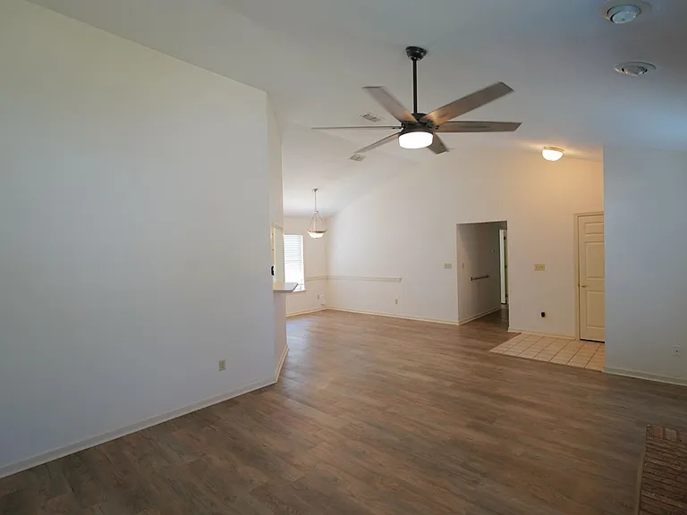 2605 Yarmouth Ln — Photo 6