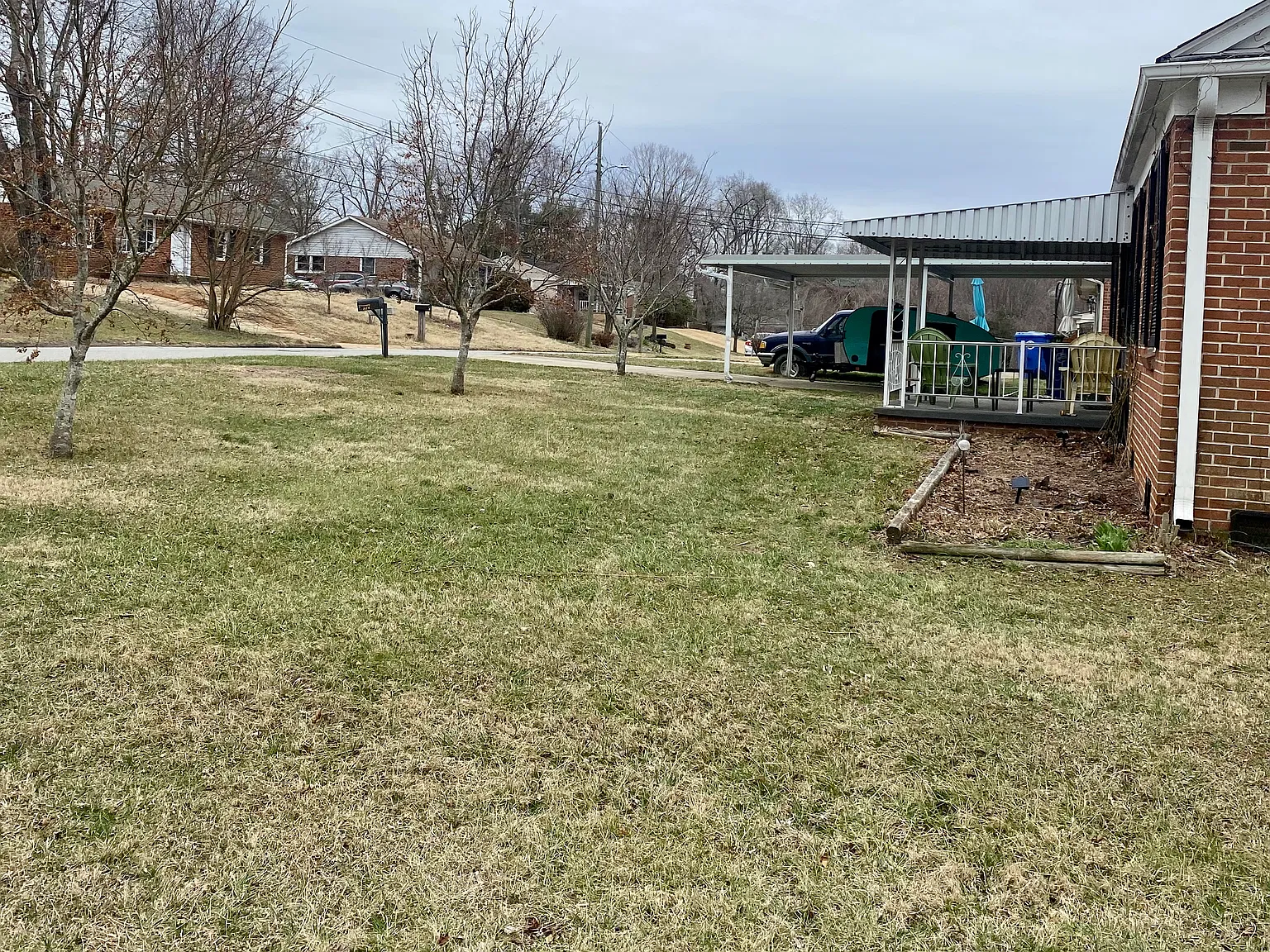 3 bed, 1000 sqft, $2,100 — Photo 4