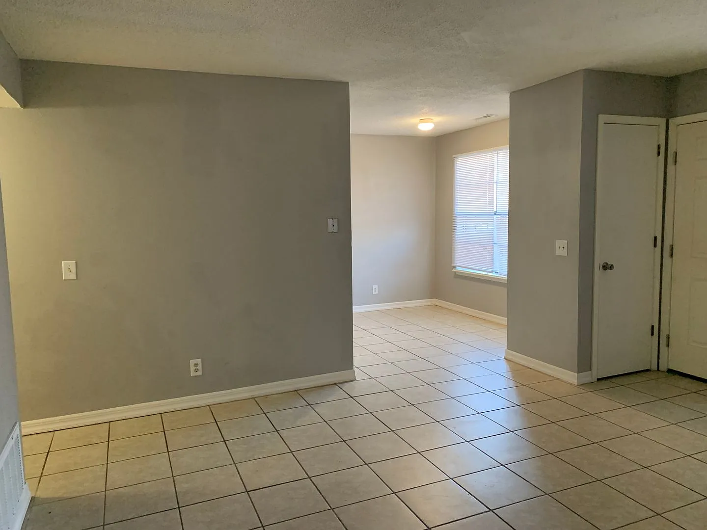 Joplin Arch Apartments — Photo 4