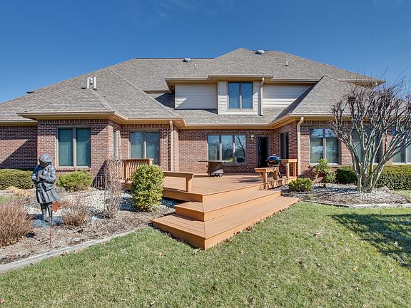 Spacious deck/private yard