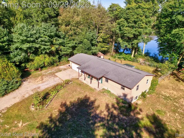 5155 Caine Rd, Vassar, MI 48768