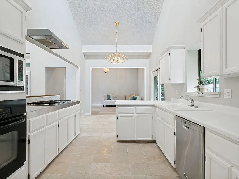 8510 Watchtower St — Photo 12