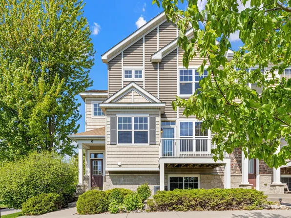1802 Colonial Ln Unit 1, Chanhassen, MN 55317