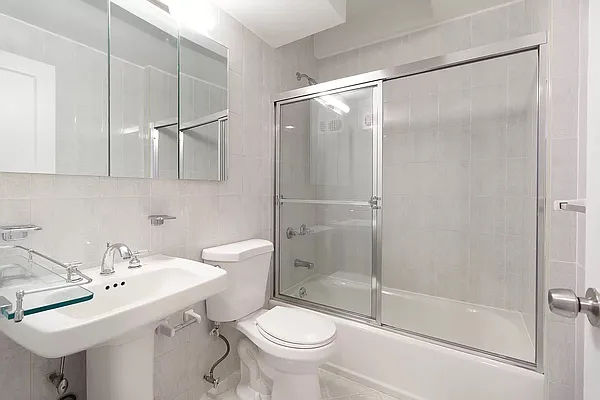 Rented by R New York | media 16