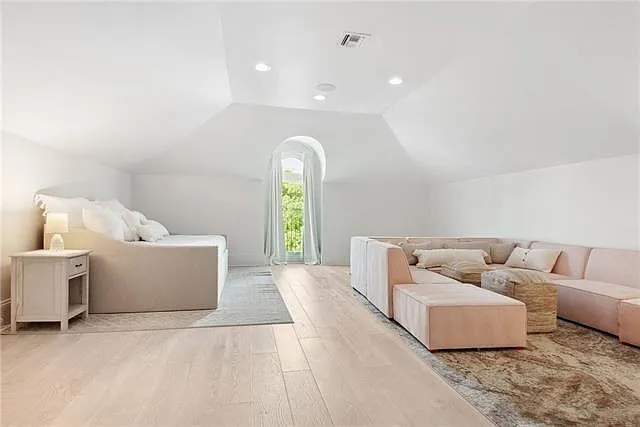 249 Walnut St — Photo 4