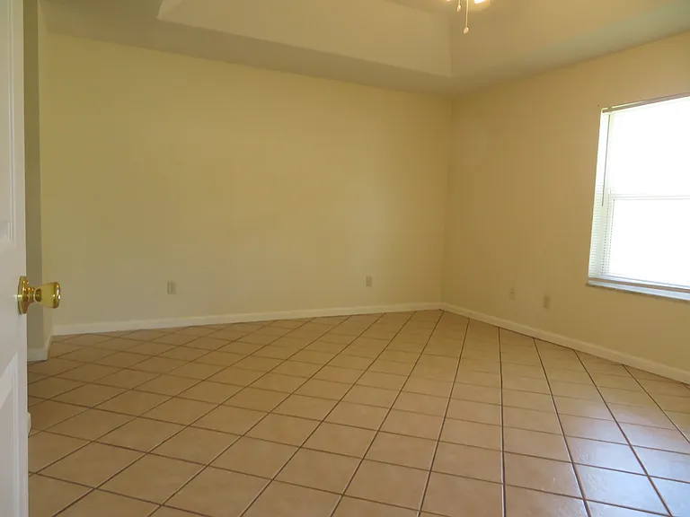 Oversized Master Bdrm w/ Ceiling Fan & High Ceiling