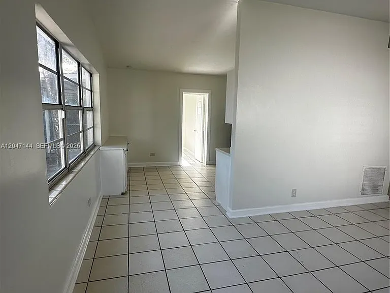 821 SW 2nd St — Photo 17